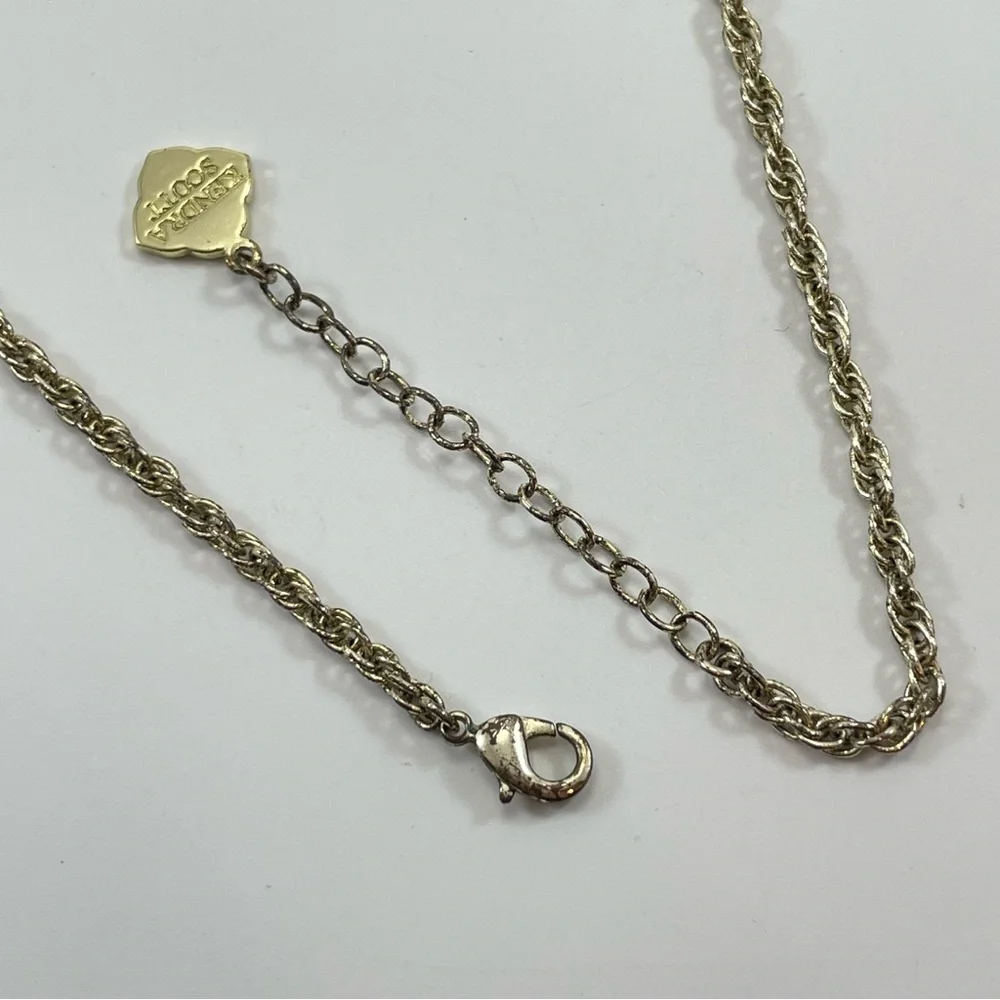 Kendra Scott wear statement