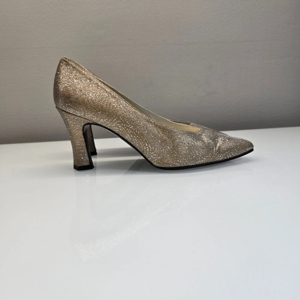 Stuart Weitzman classic timeless