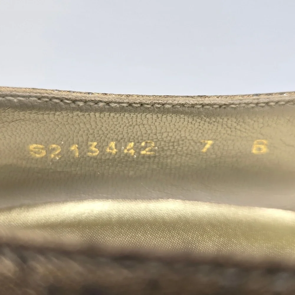 Stuart Weitzman classic timeless