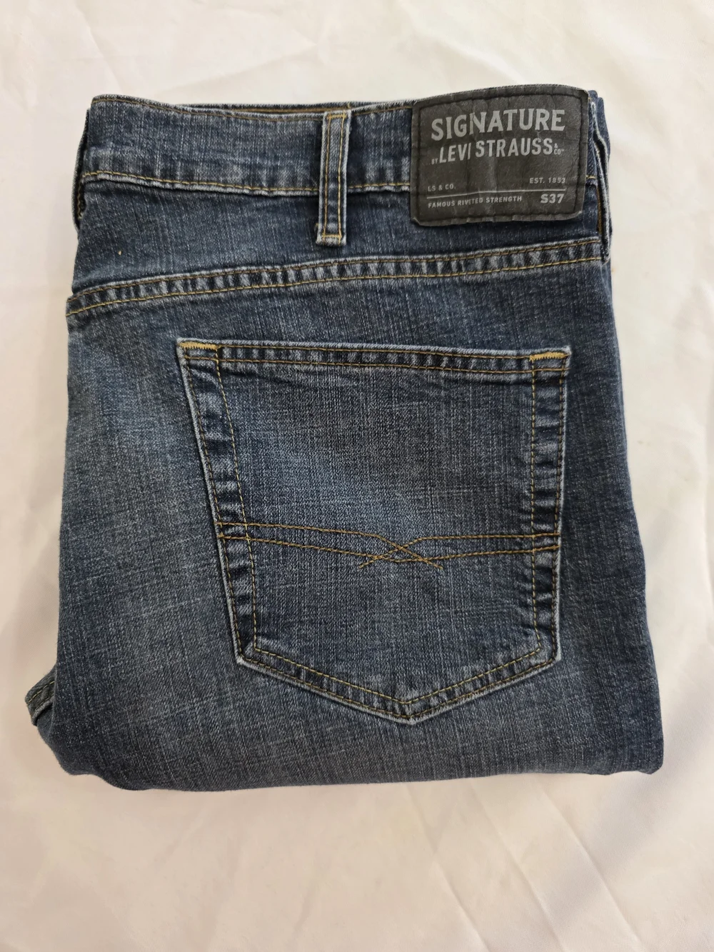 Levis signature by