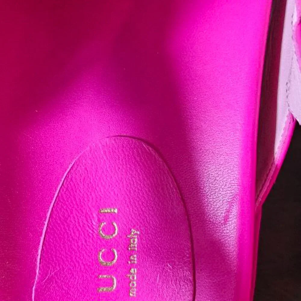Gucci brand buckle