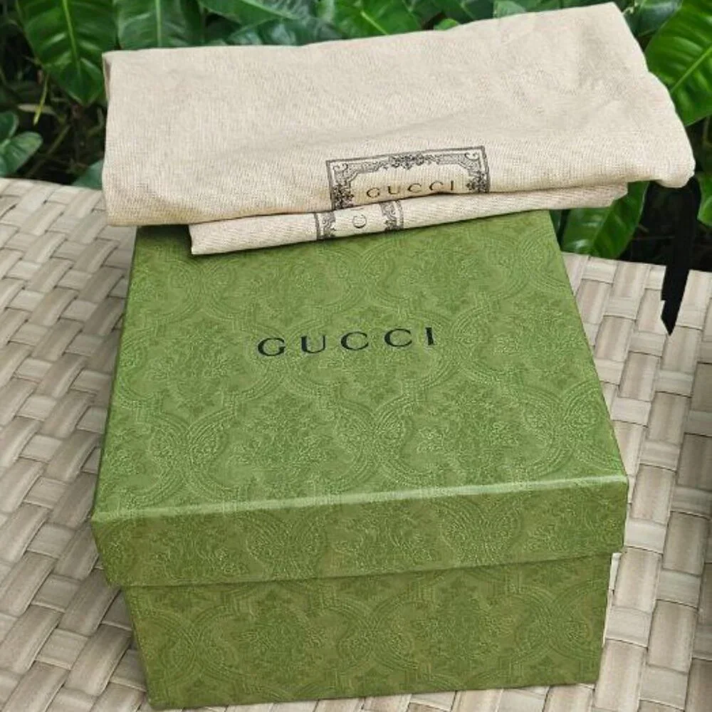 Gucci buckle bold