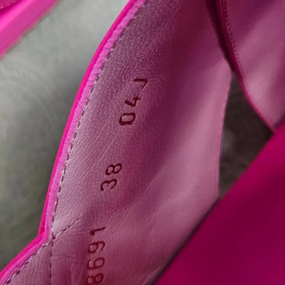 Gucci lettering forward fashion