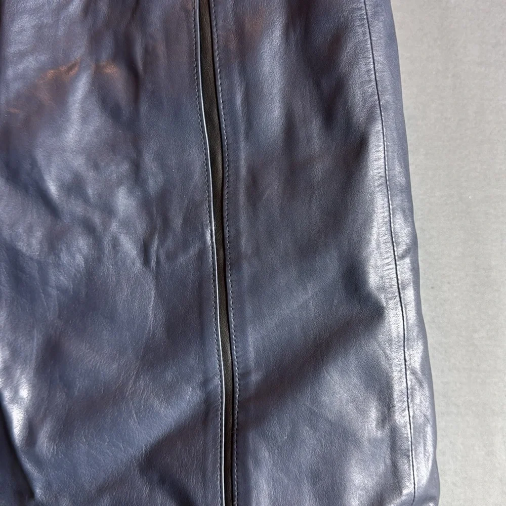 Vince sleek black