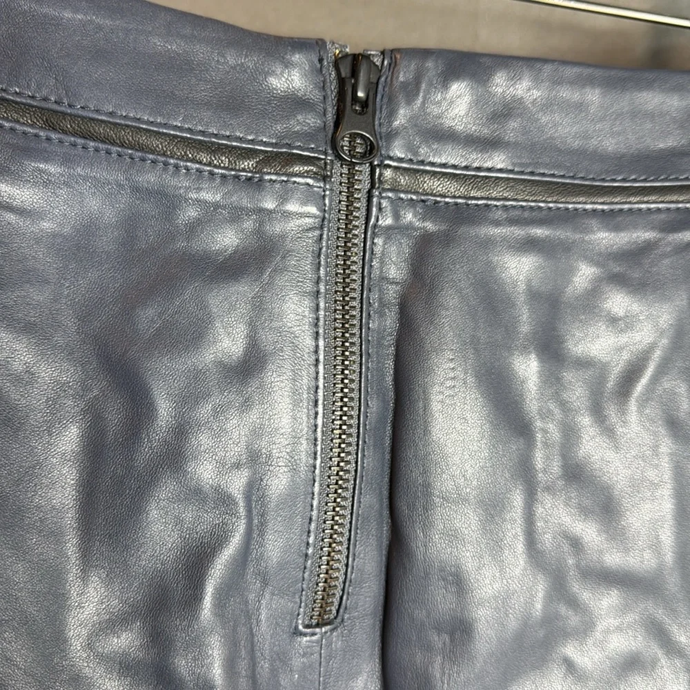Vince sleek black
