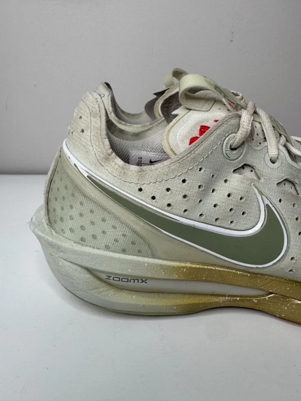 Nike Air Zoom GT Cut 3 Lace Up Sneakers Mens 10 EU44 White Pink Basketball Shoes