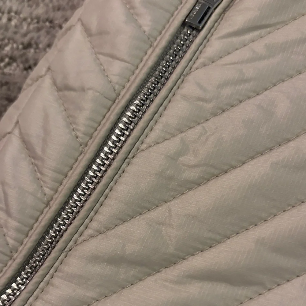 Athleta stylish quilted