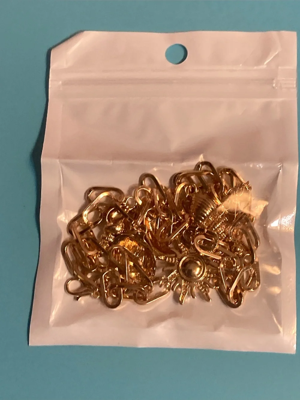 N/A chic gold