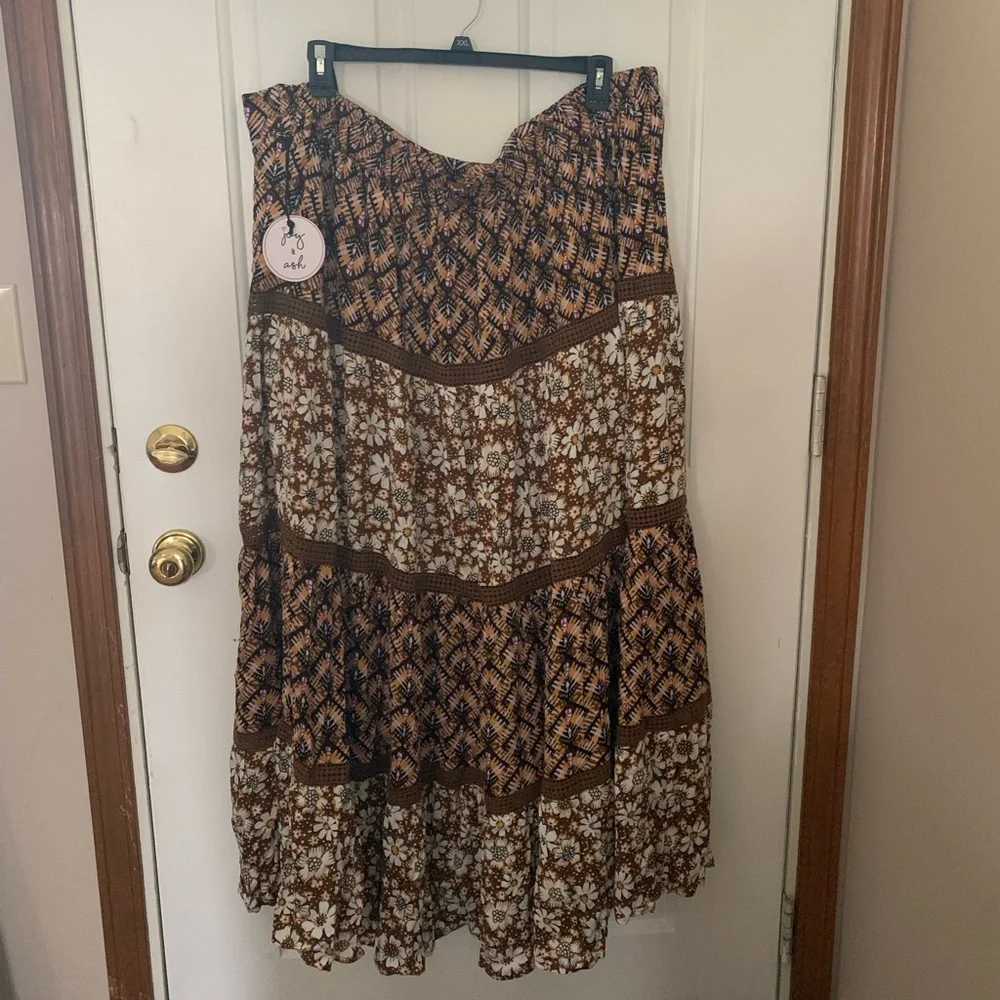 NWT patterned skirt