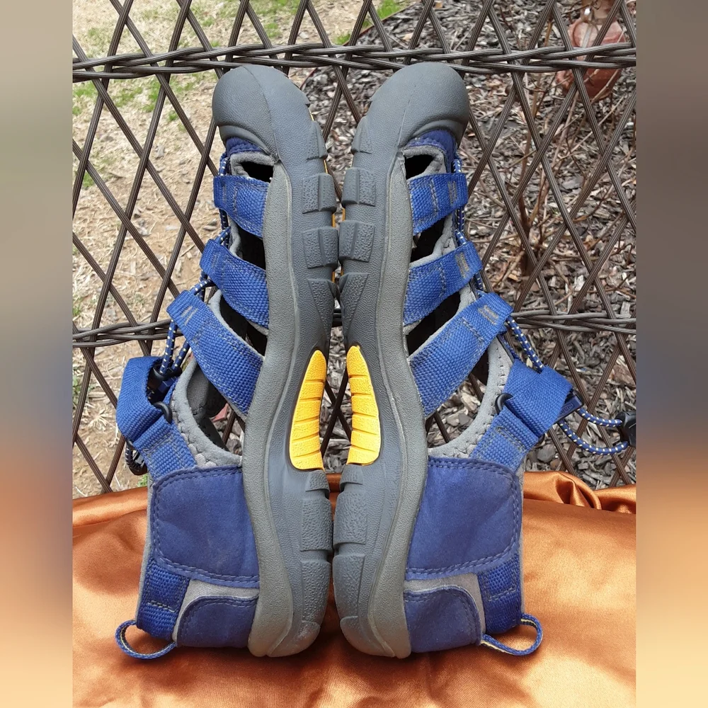 Keen women outdoor