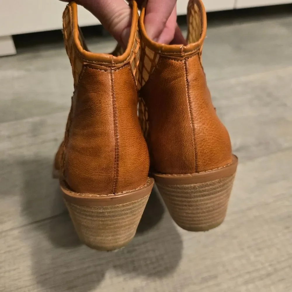 Kelsi Dagger Keenan Leather Boots size 7.5 in cowbow brown orange color