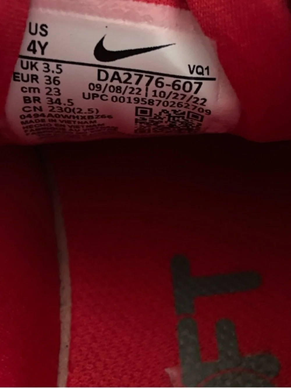 Nike kids red