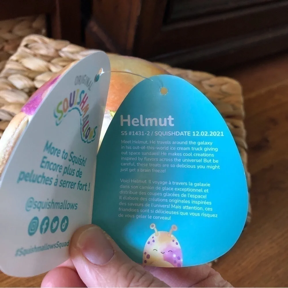 Squishmallows helmut tie