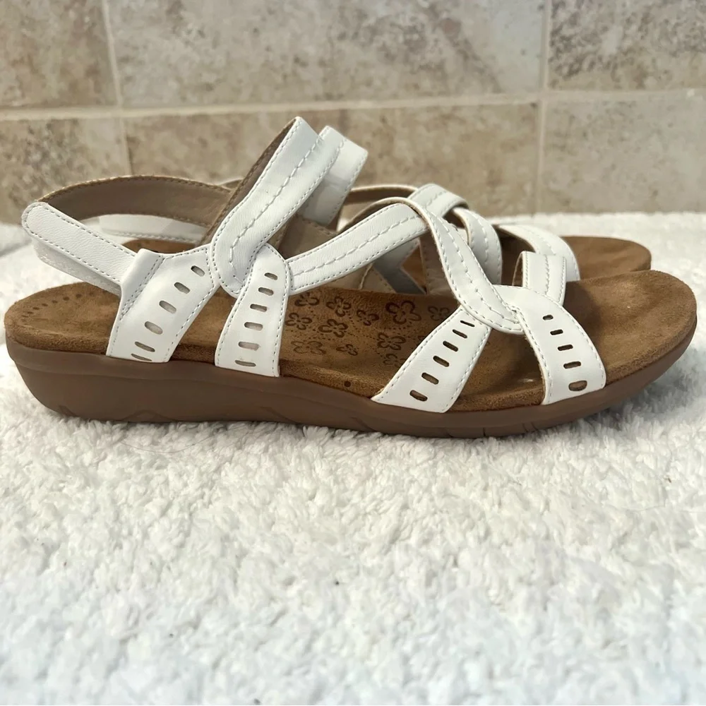 BareTraps these sandals