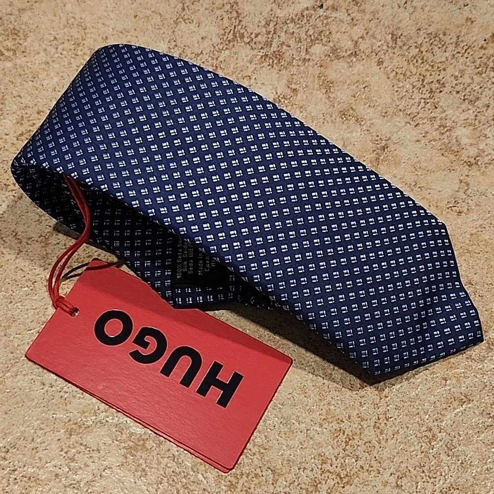 HUGO intricate tie