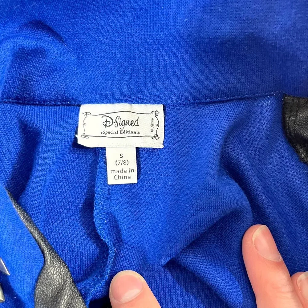 Disney Signed shoulders everyday front