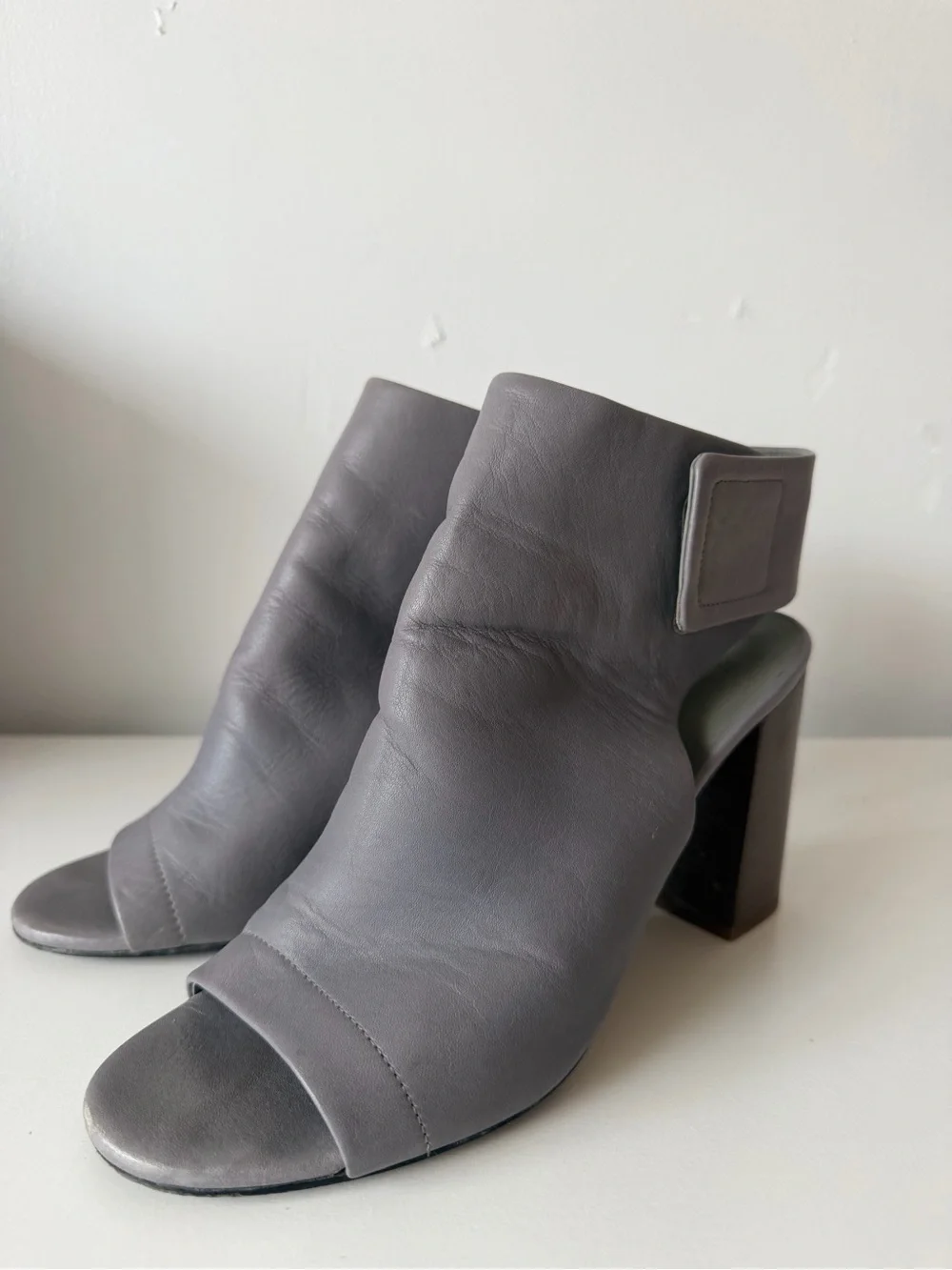Vince smooth gray