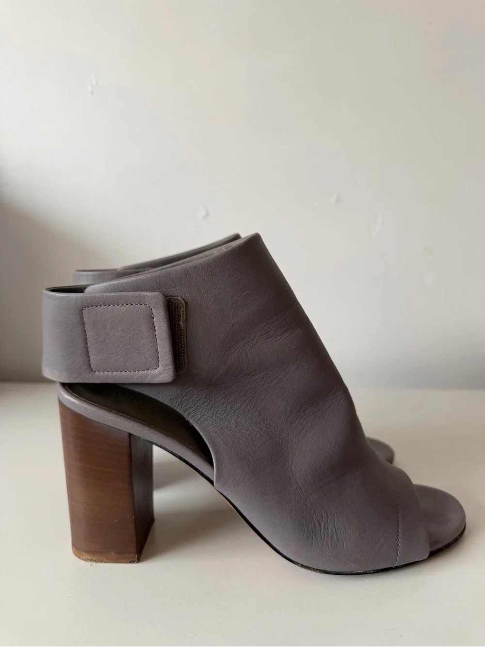 Vince smooth gray