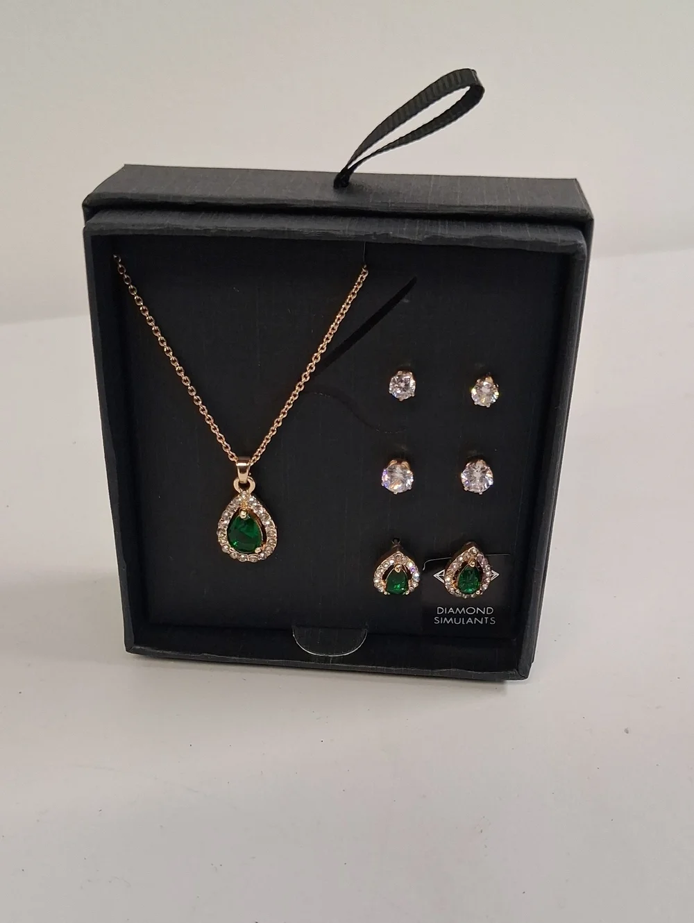 NWT Emerald Teardrop Pendant & Stud Earring Set - Gold Tone