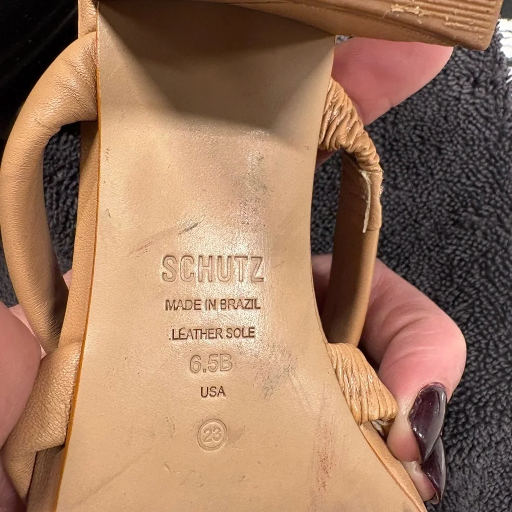 SCHUTZ chic tan