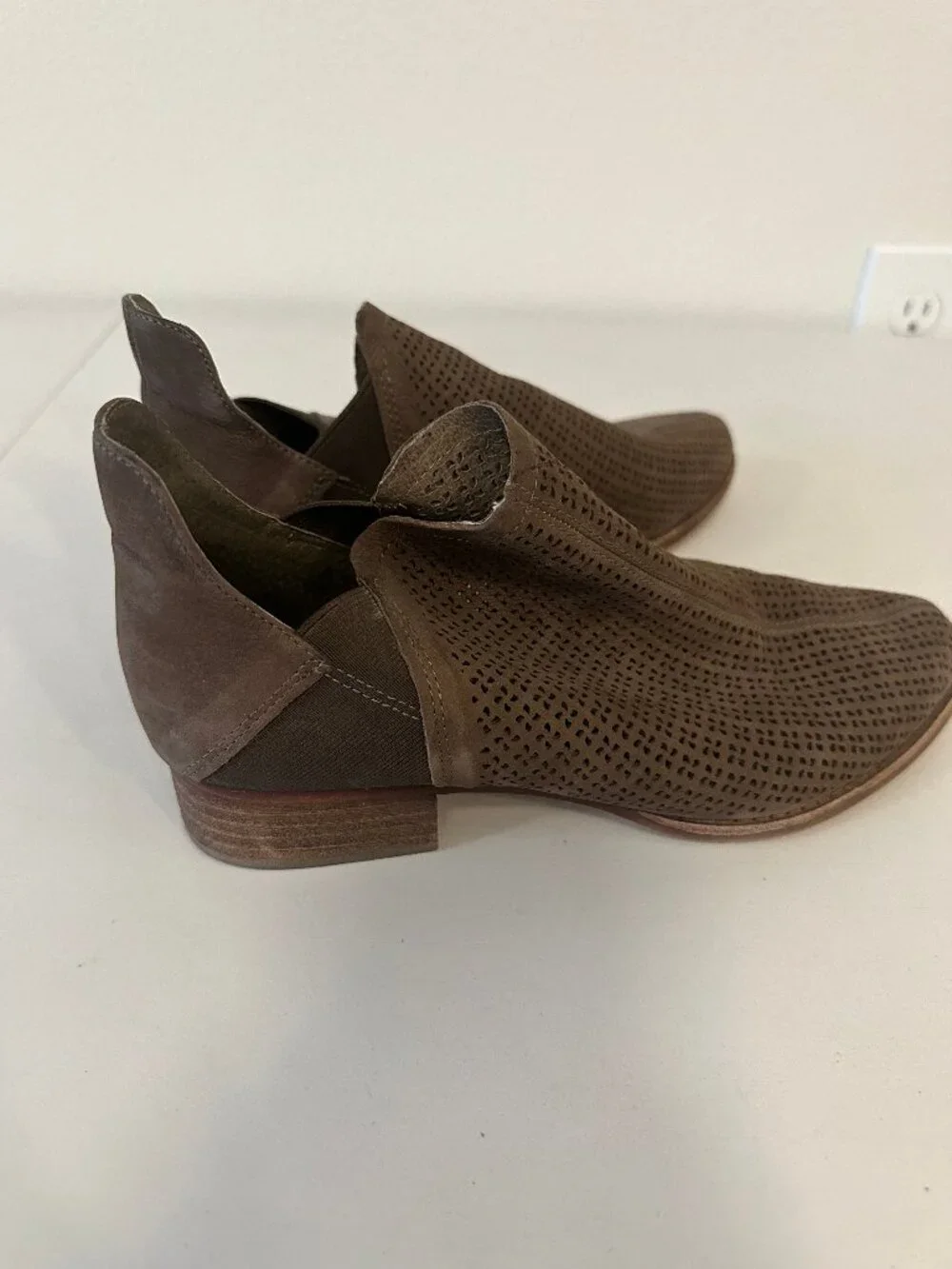 Vince Camuto consistent remain women