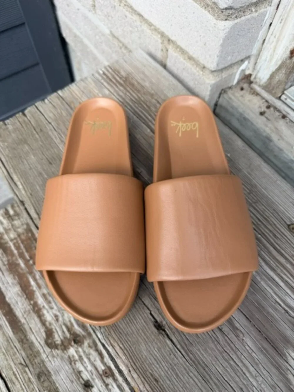 Beek Pelican Slide Sandal Sz 7  NEW
