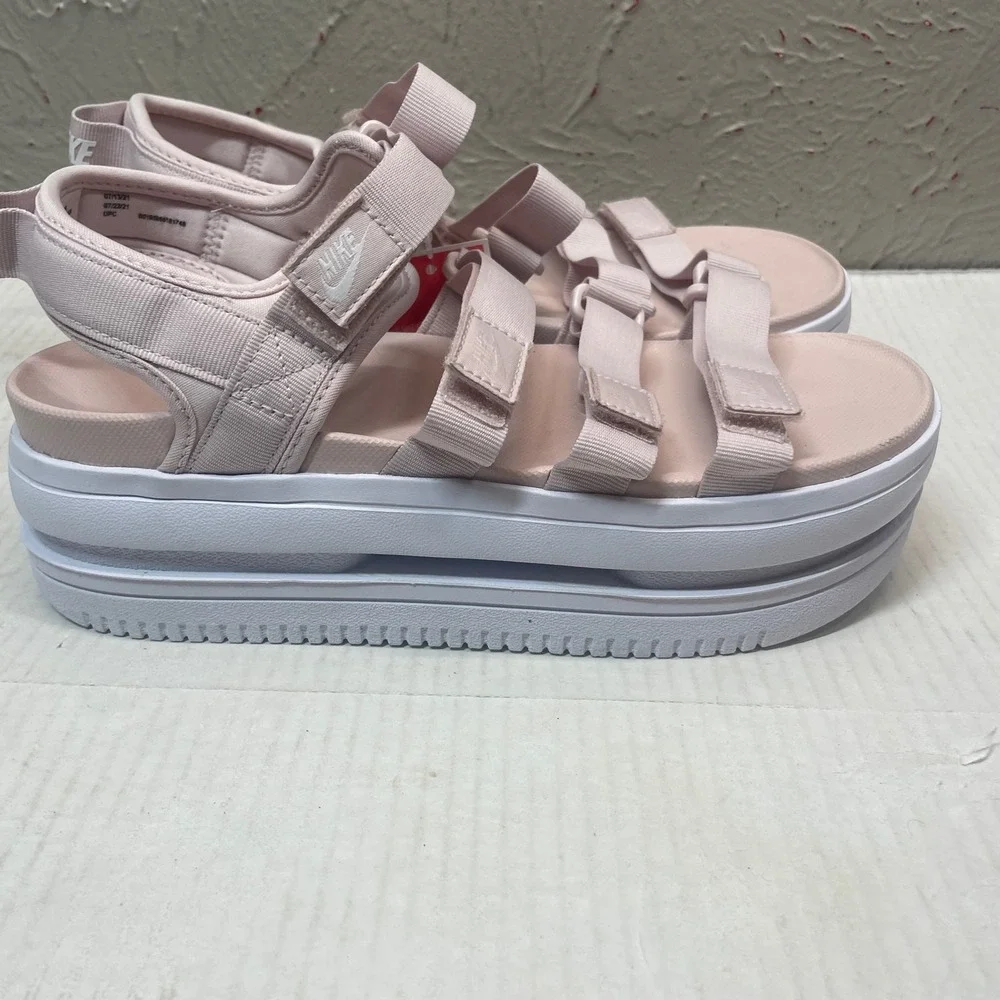 Nike icon classic