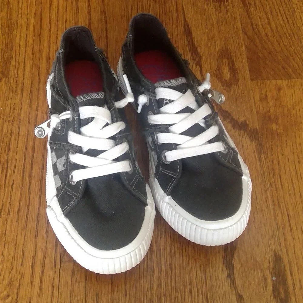 Blowfish Kids Size 13 Unisex Black and White Skater Style Sneakers