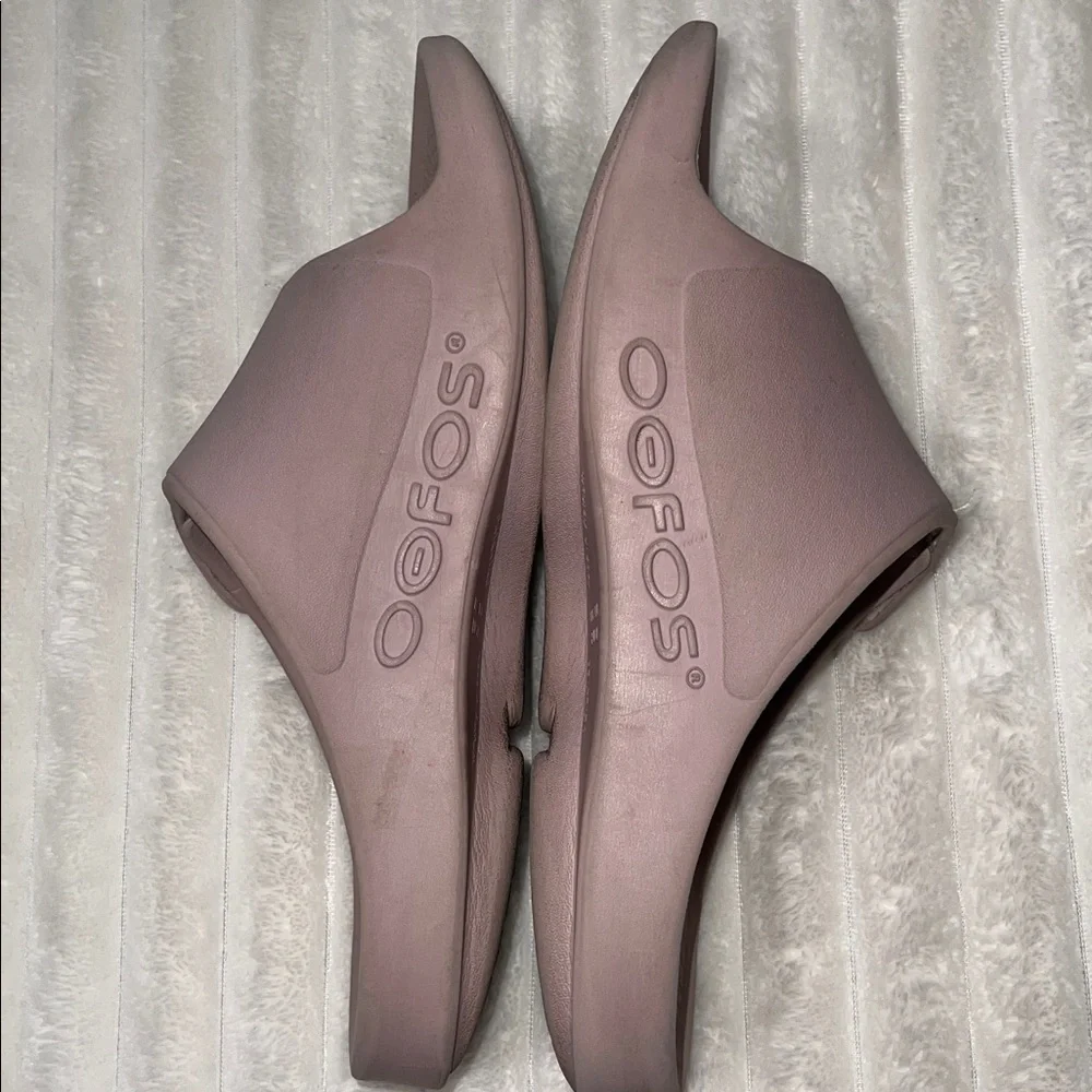 OOFOS stylish mauve