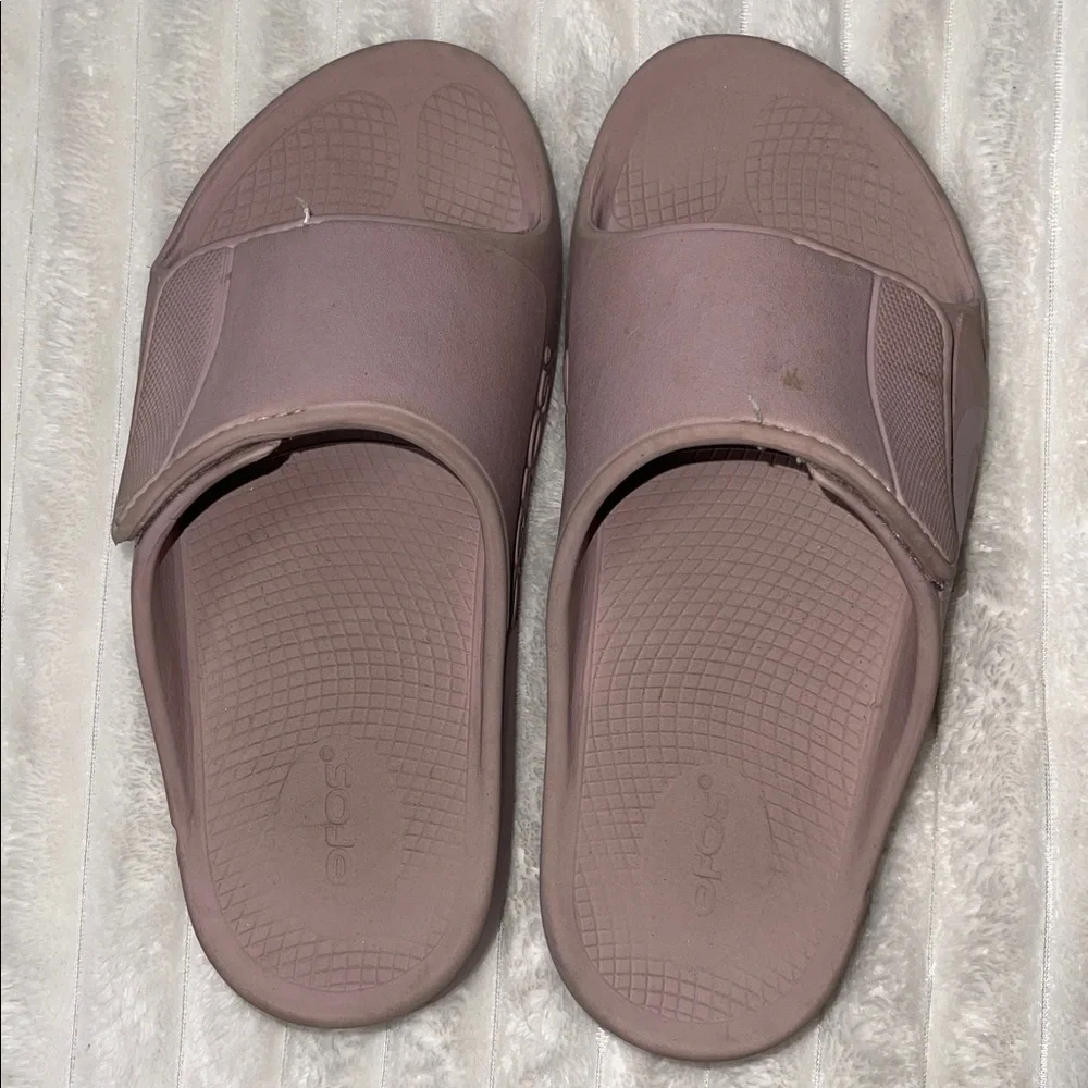 OOFOS stylish mauve