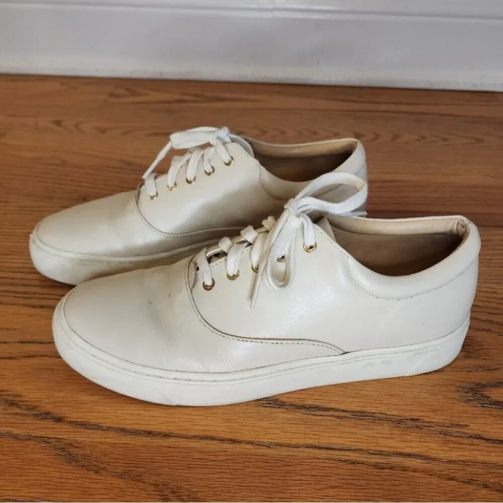 Nisolo wore these