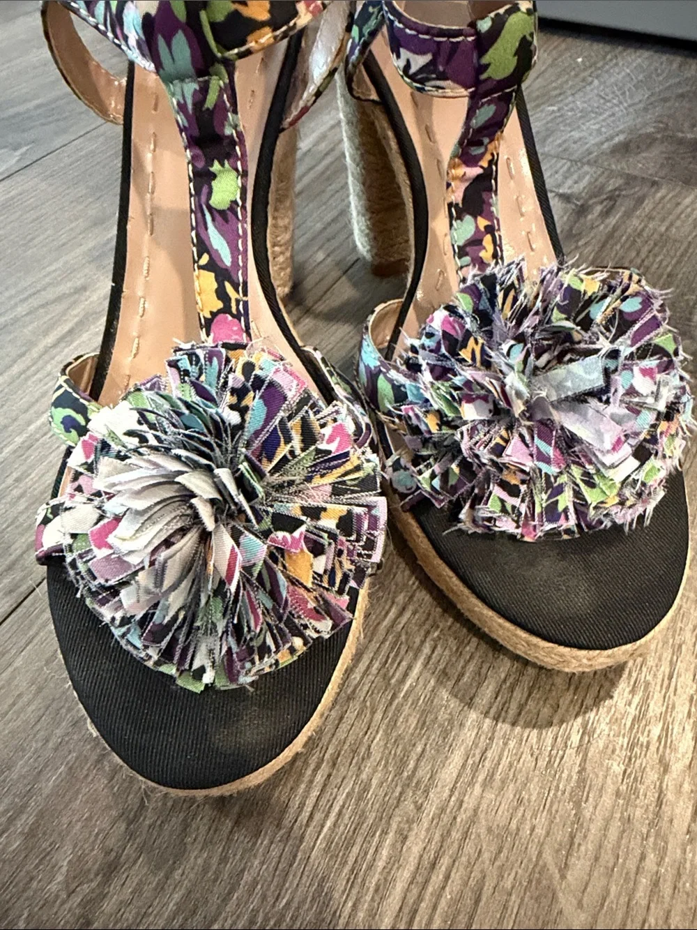 Tahari eye catching