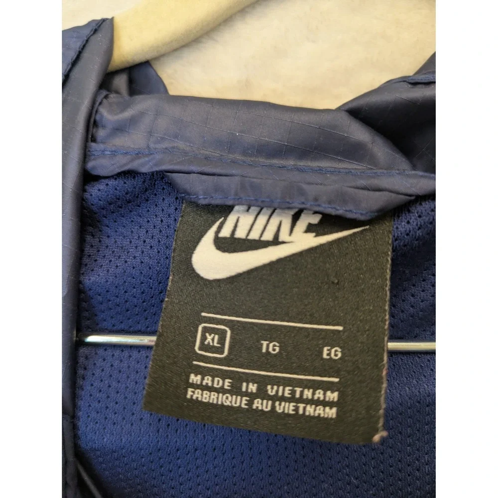 Nike style windbreaker