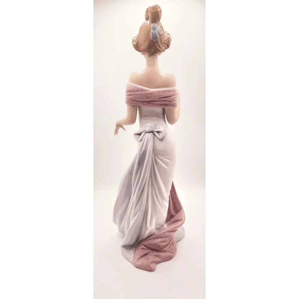 Lladro details brand