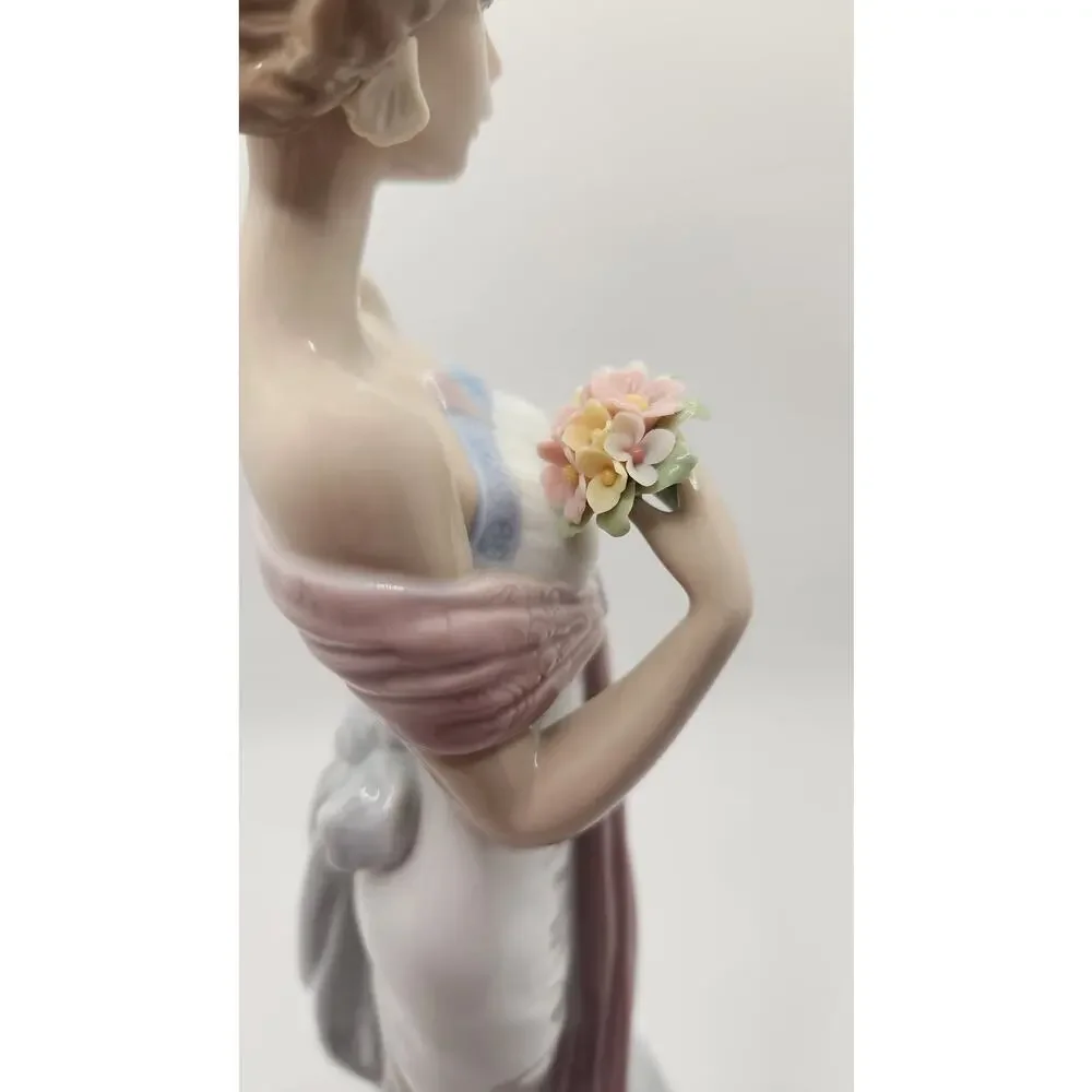 Lladro details brand