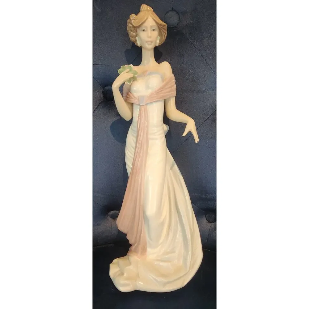 Lladro details brand