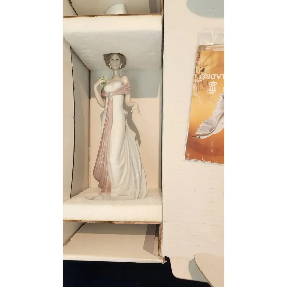 Lladro details brand