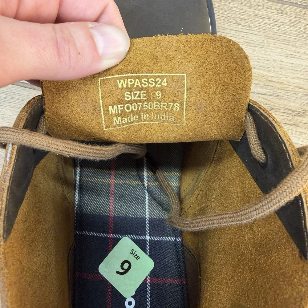 Barbour siton desert
