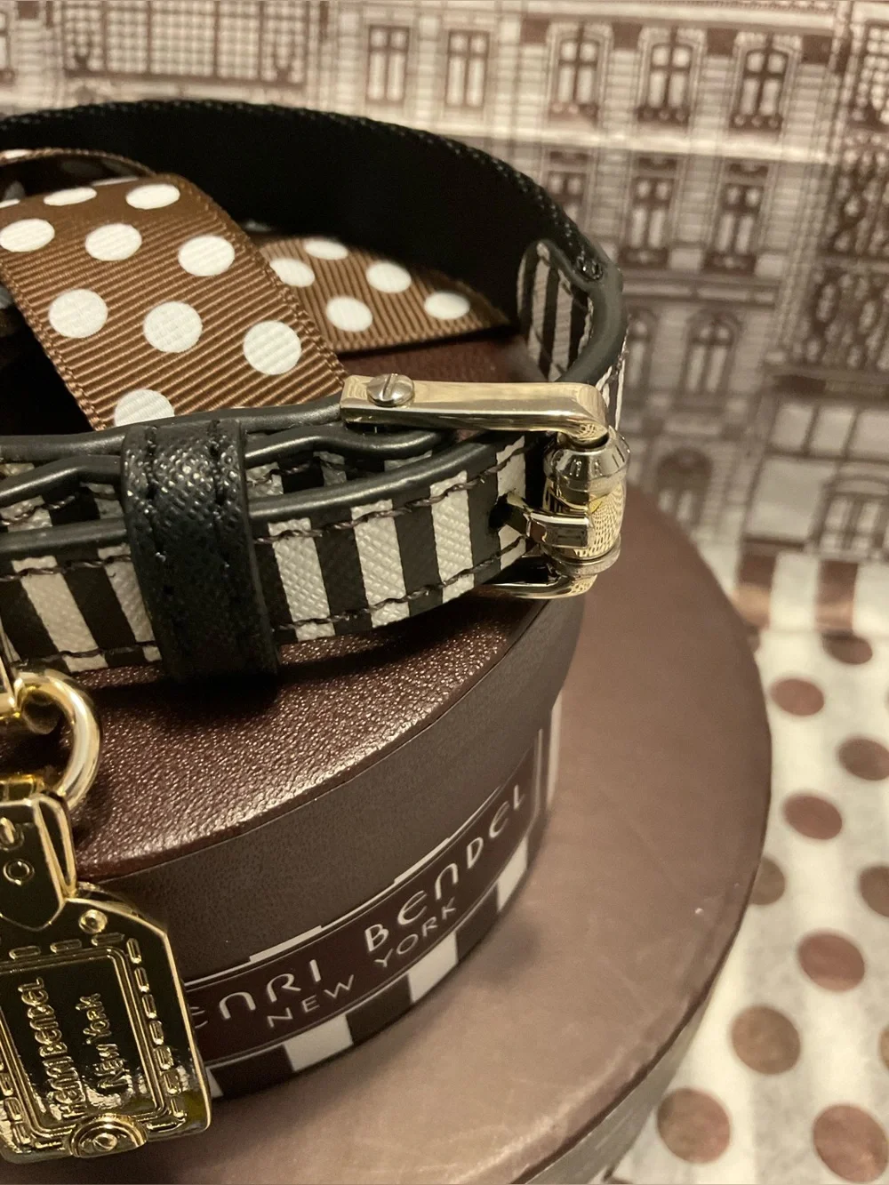henri bendel excellent collar