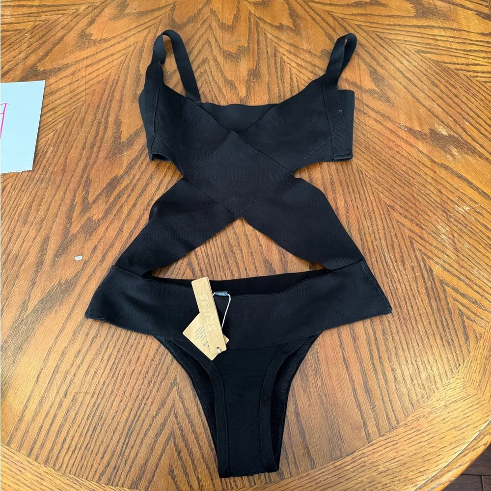 SKIMS Black‎ Black Cut Out Swimsuit Monokini Bikini NWT SZ MED