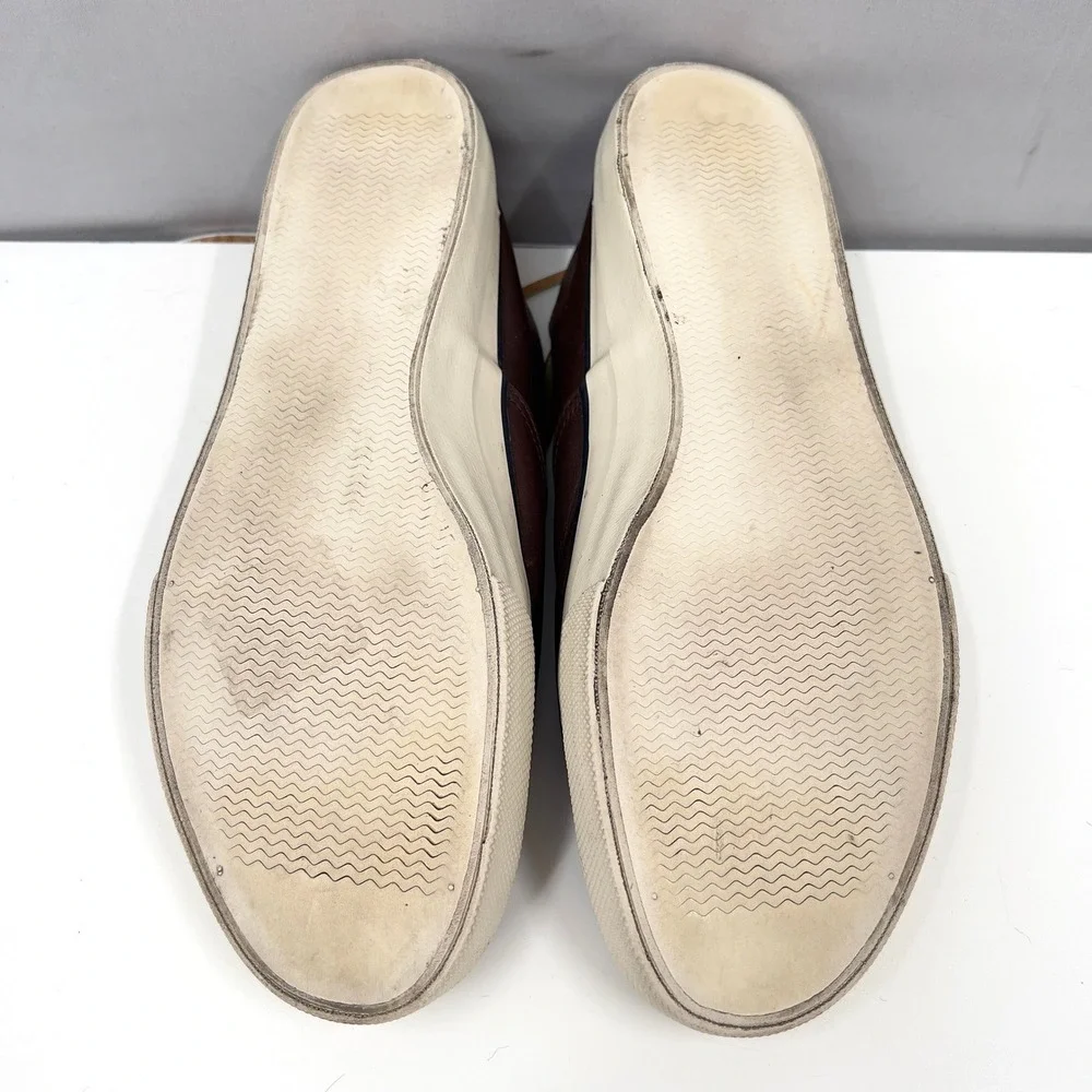 Sperry brand top