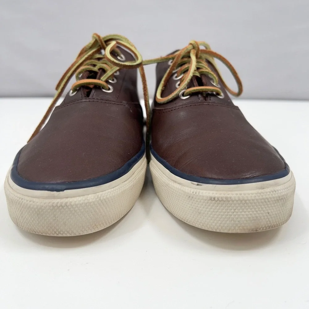 Sperry brand top
