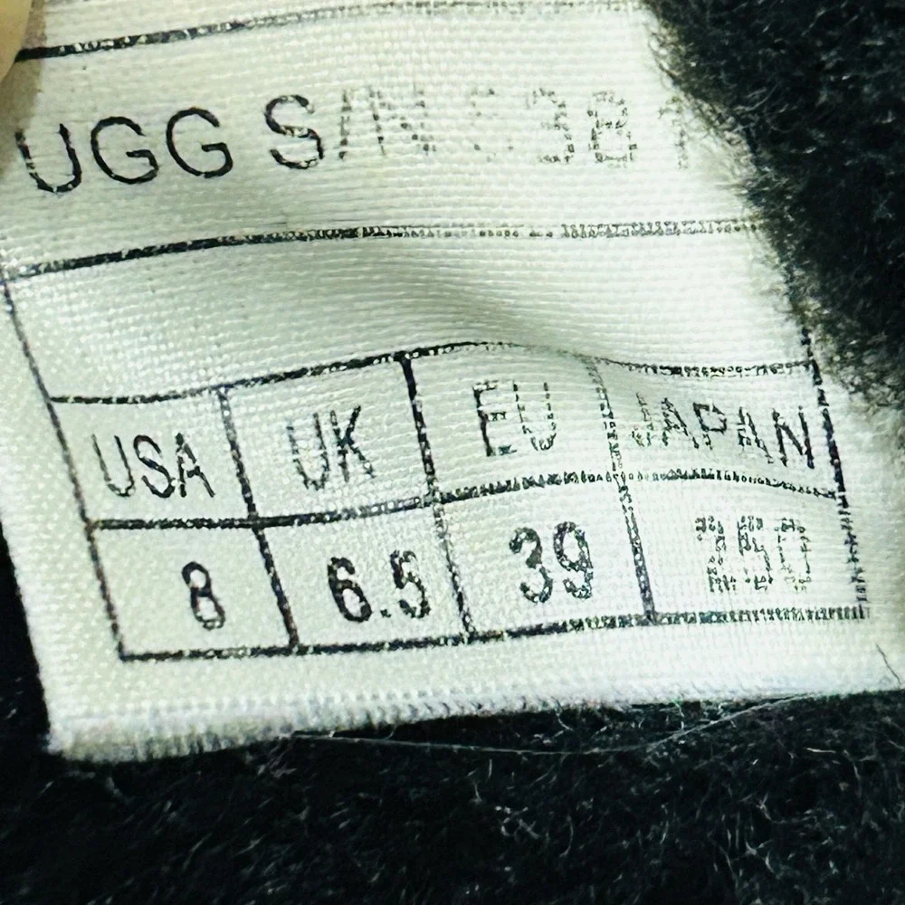 UGG Australia Men's Size 8 Black Leather Suede Shearling Lined Boots Rugged Sole