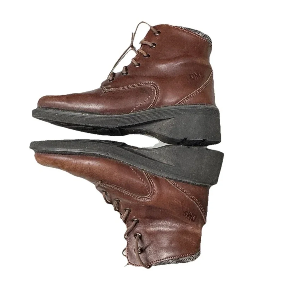 Dr. Martens too details women