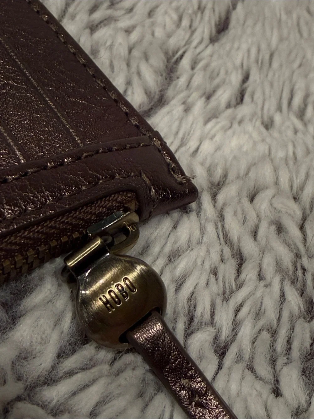 HOBO compact leather