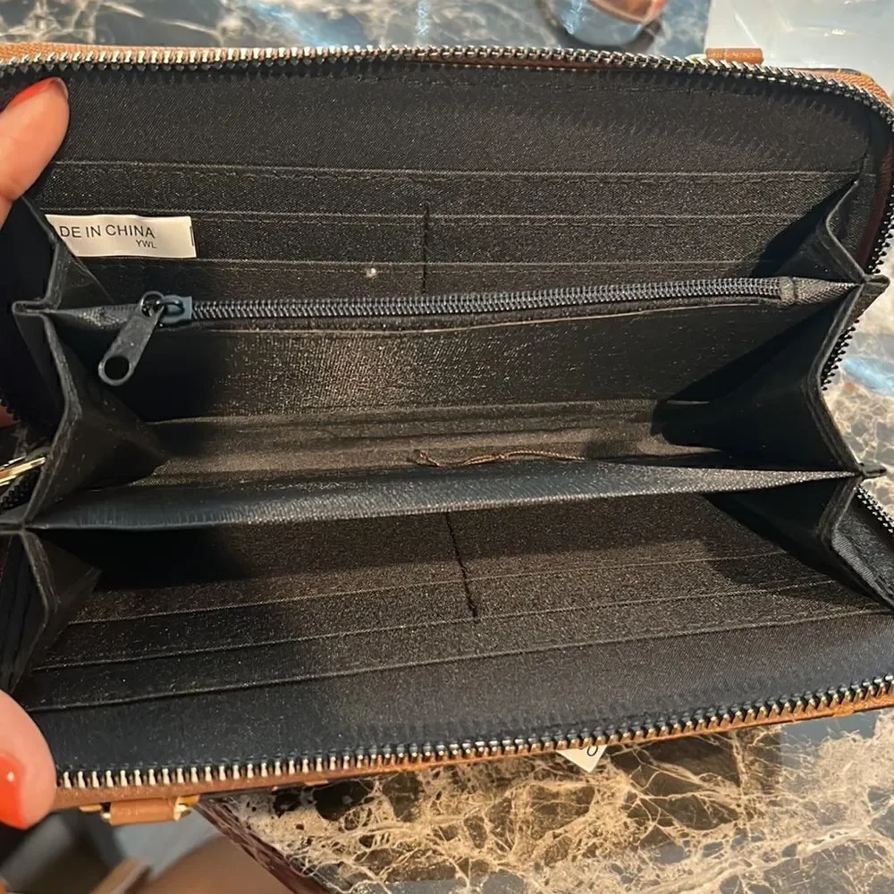 NWT❤️‍🔥3 in 1 Isaac Mizrahi Wristlet, Wallet & Crossbody Multipurpose Strap Bag