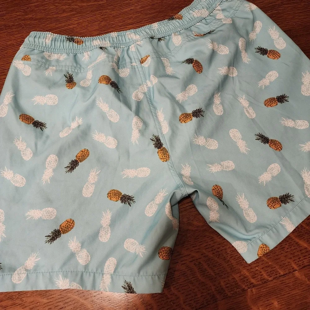 Lucky Brand great pineapple
