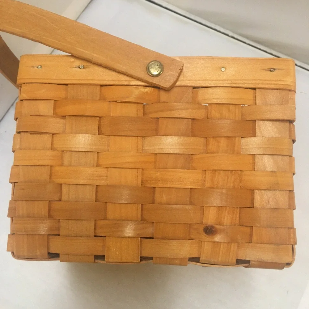 Unbranded woven wood