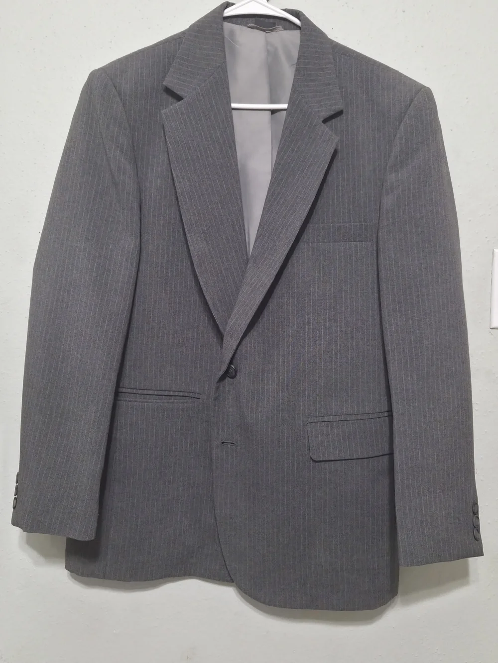 Gray Pinstripe Men's Suit Jacket - Classic Single-Breasted Blazer