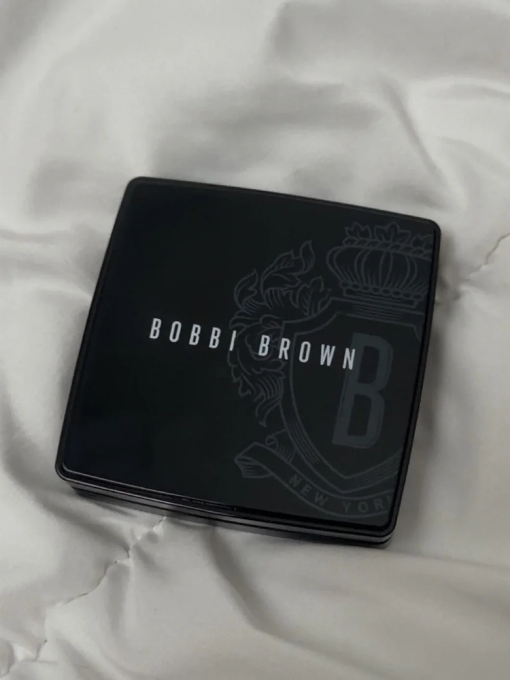 Bobbi Brown Sheer Finish Pressed Powder in Warm Chestnut
